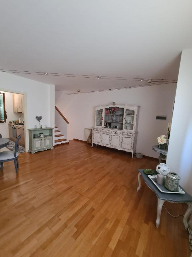 Villa Casa Vacanze Le Rose à Gabbro Extérieur photo